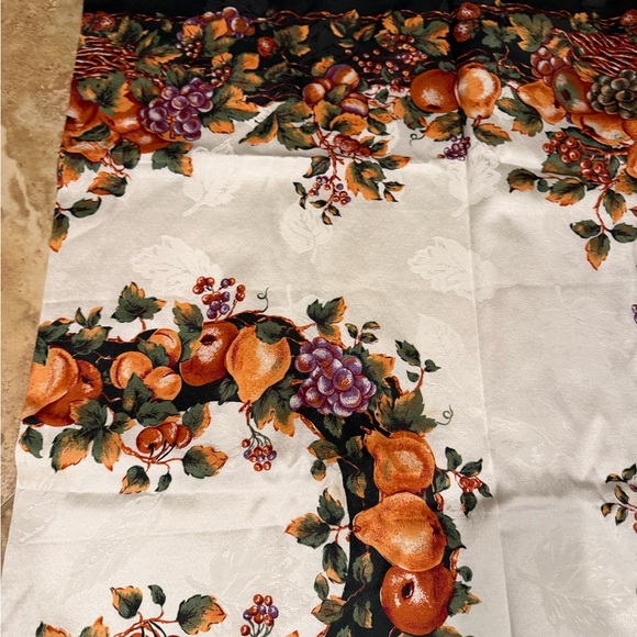 Thanksgiving Tablecloths Set of 2 - Picture 3 of 14